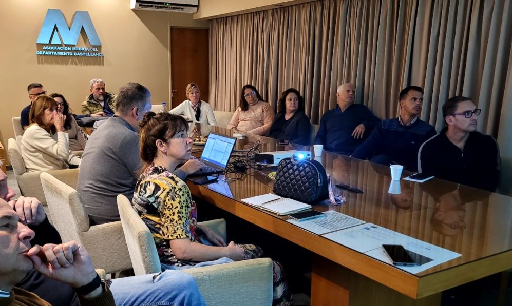 Asociados  se capacitaron para las pruebas del sistema de estampillado electrónico class=