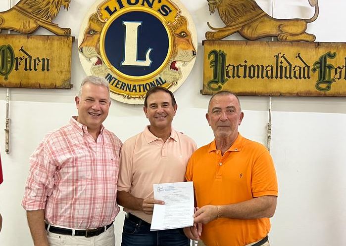 La Asociación Médica donó elementos ortopédicos al Club de Leones de Rafaela class=