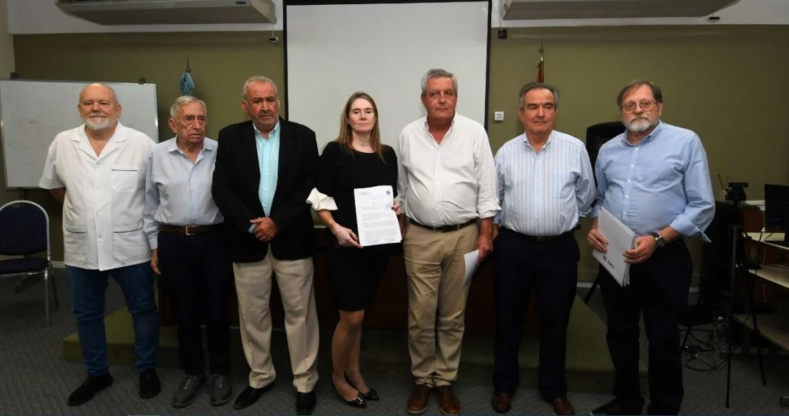 El Colegio de Médicos presentó un proyecto de ley para que se regule el honorario médico class=