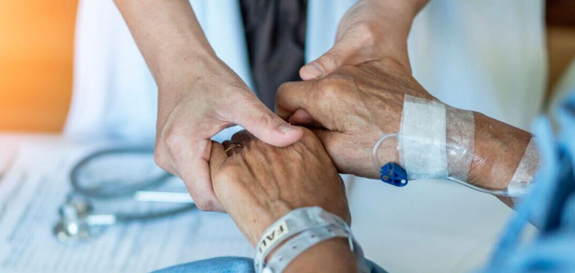 El colegio de Médicos acreditará la especialidad de Cuidados Paliativos class=