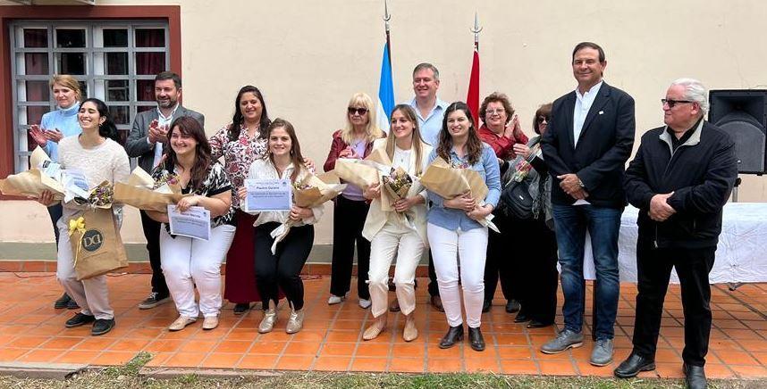 La Asociación Médica participó del agasajo a egresadas de la residencia del Hospital class=