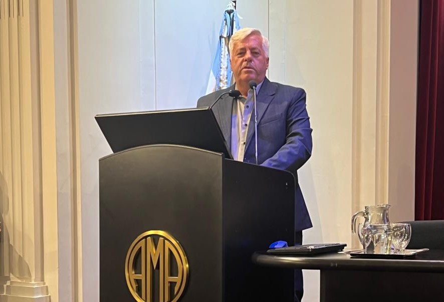 El presidente de la Asociación Médica fue reelegido como máxima autoridad de la SAAeI class=