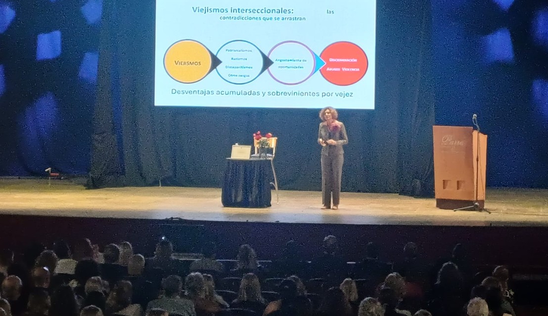 La Dra. María Isolina Dabove invitó a repensar la nueva vejez en Cine Teatro Belgrano class=