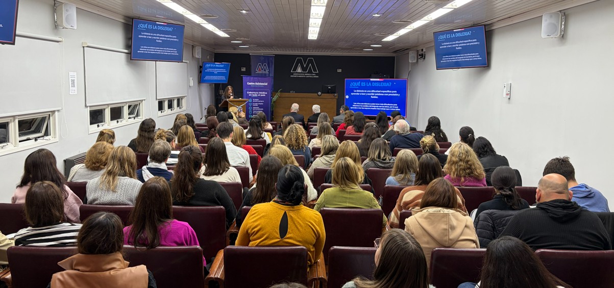 Con auditorio colmado: Se trató la importancia de comprender para incluir en el abordaje de la dislexia class=